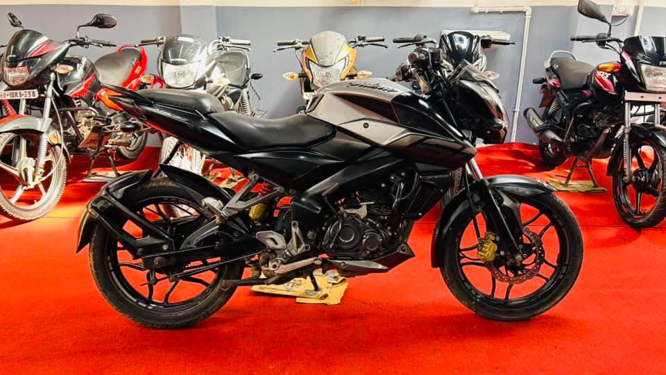 Pulsar NS 160