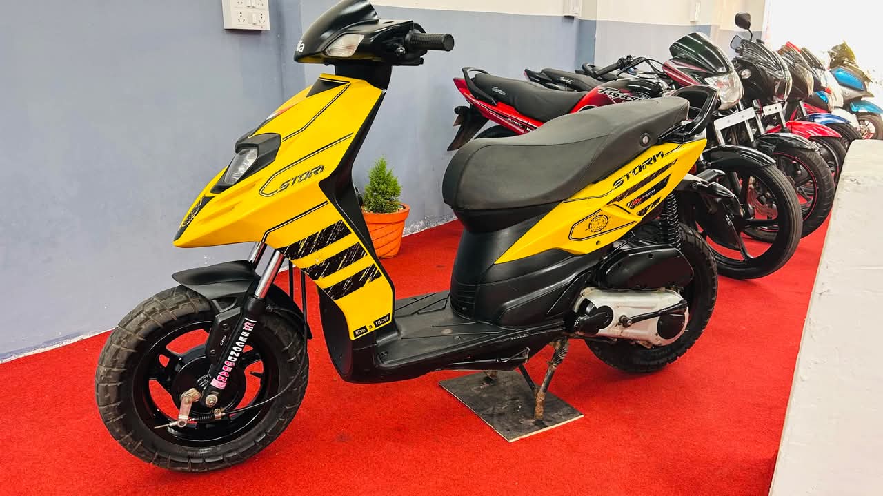 Aprilla scooty 