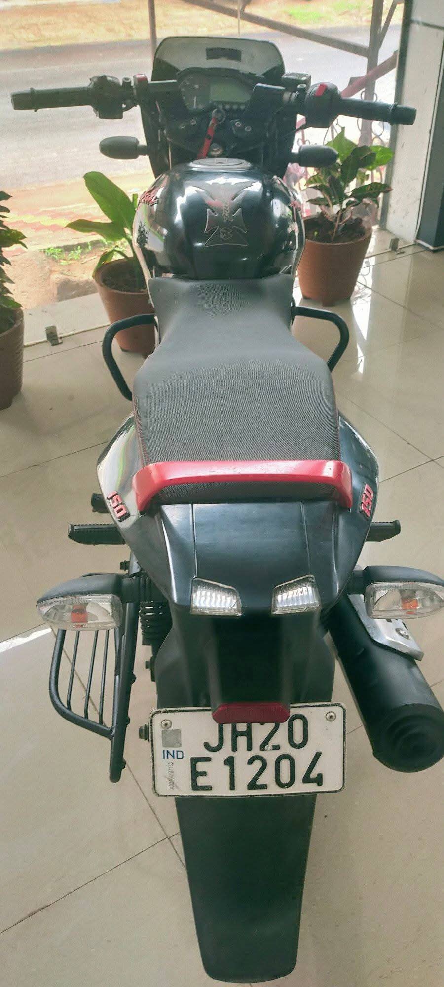 Pulsar 150 