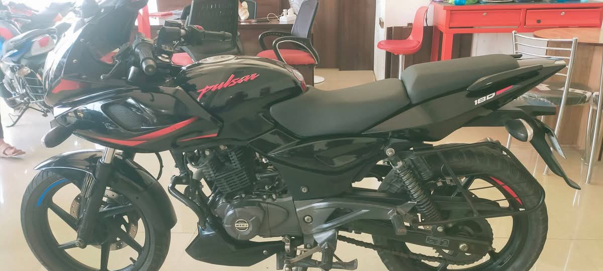 Pulsar 180 
