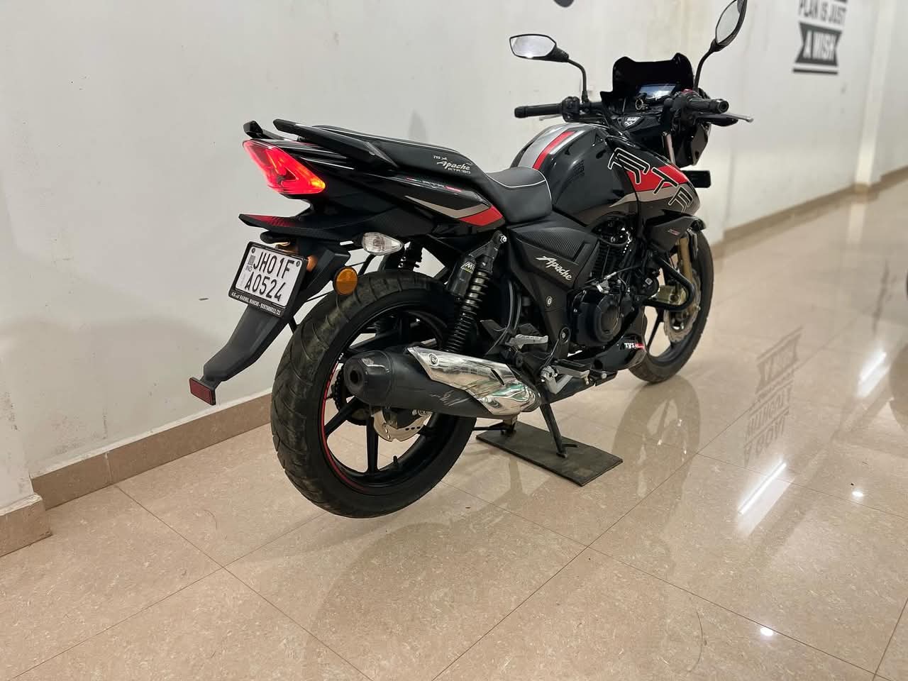 Tvs Apache RTR160 