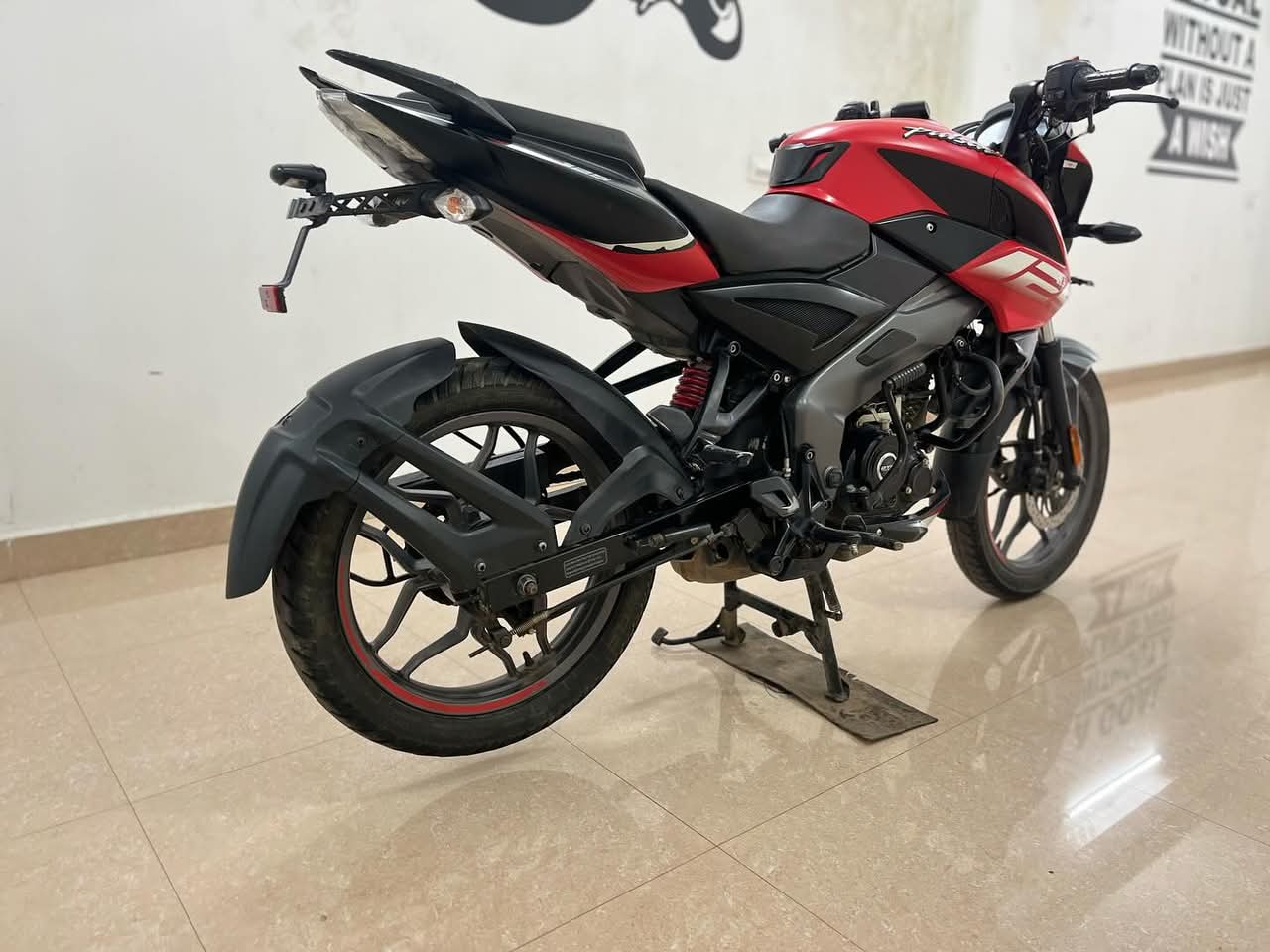 Pulsar Ns 125