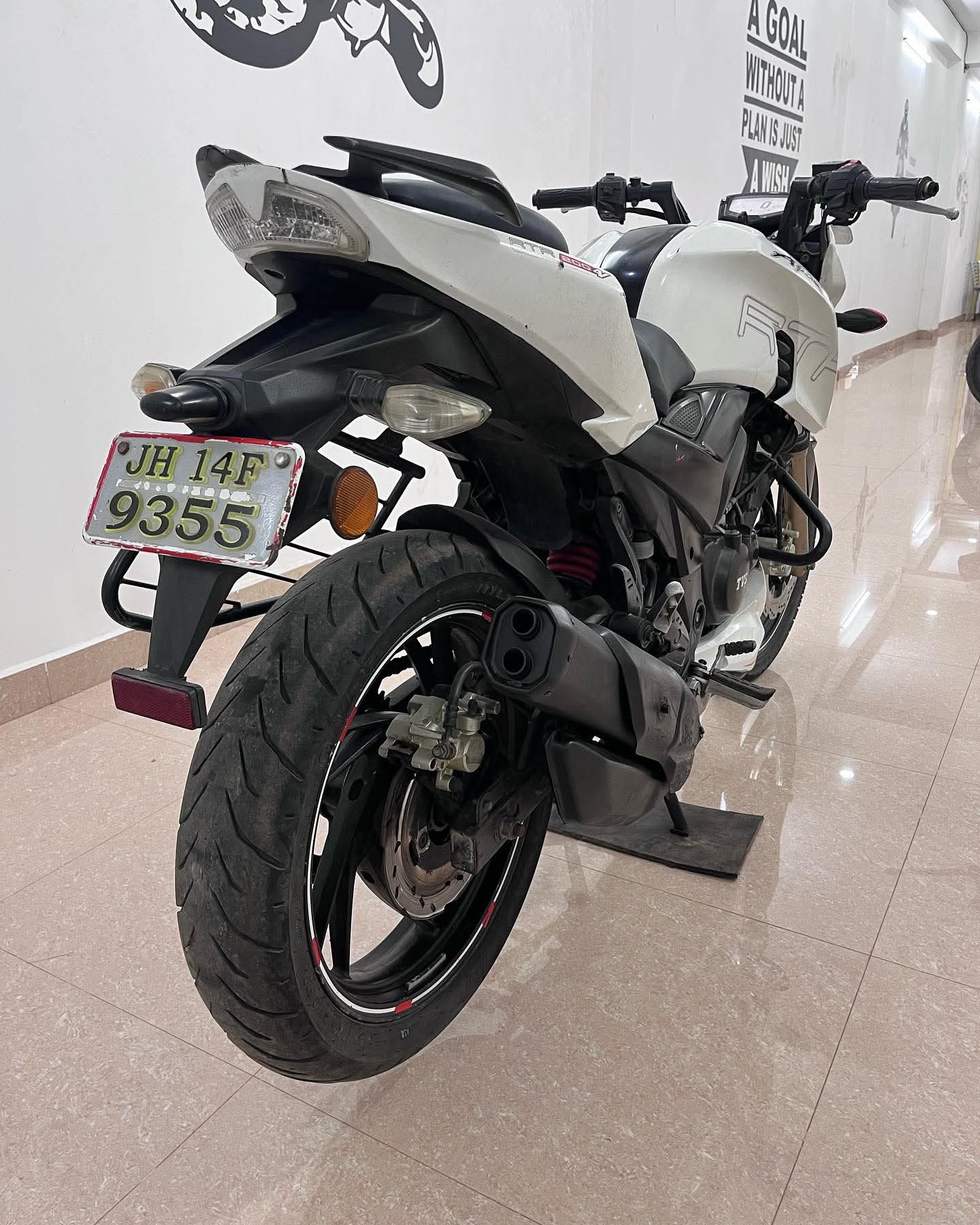 Tvs Apache RTR160 4v