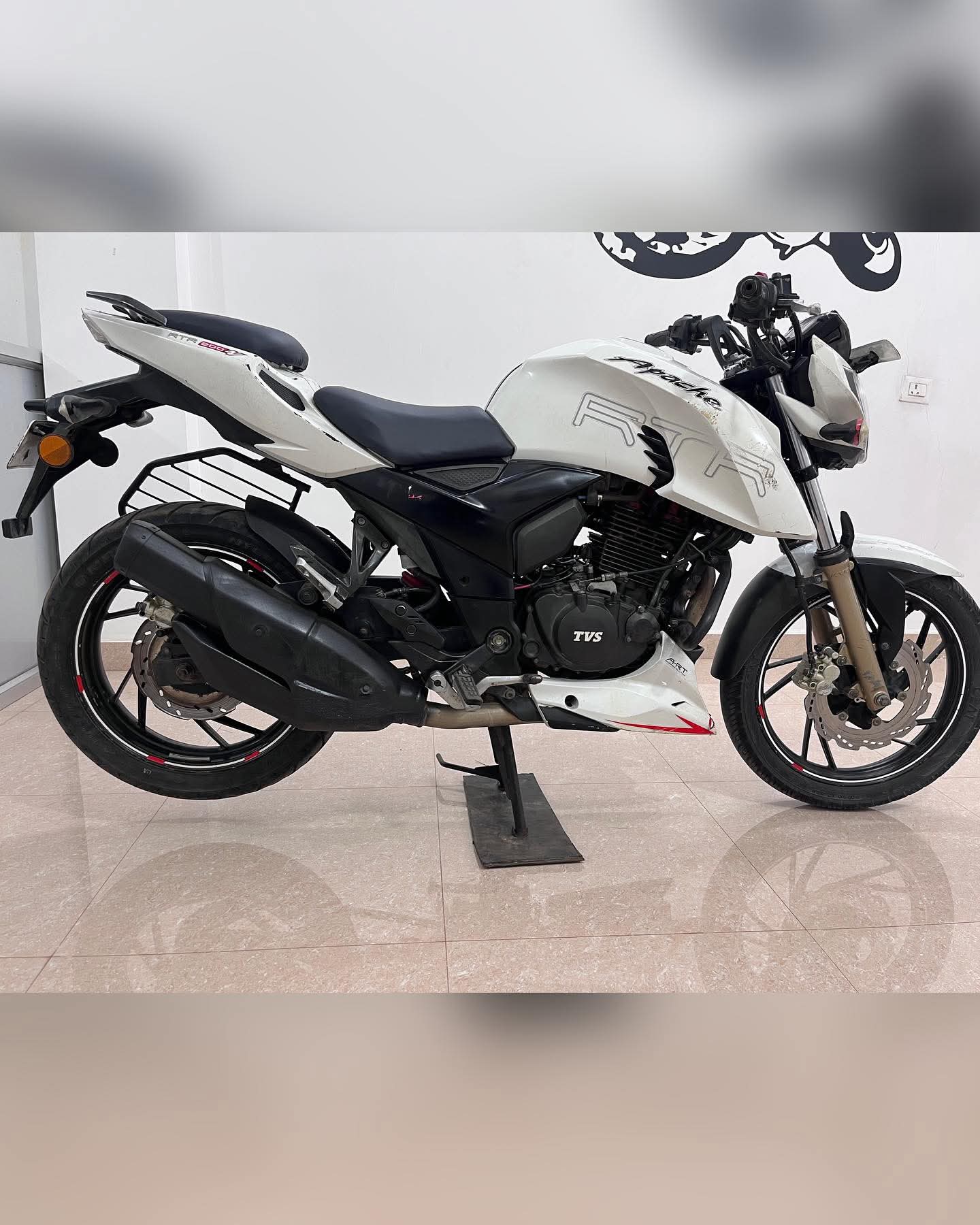 Tvs Apache RTR160 4v